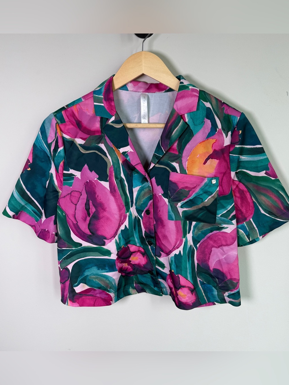 Fabletics Magenta Teal Watercolor Tulip Crop Camp Shirt Dopamine Floral Top XS